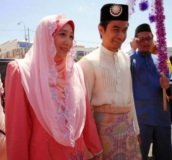這些大馬部長的女兒你見過了嗎?沒想到副首相的女兒長得這麼漂亮! 搞到alvin tan都要對他做出。。。!