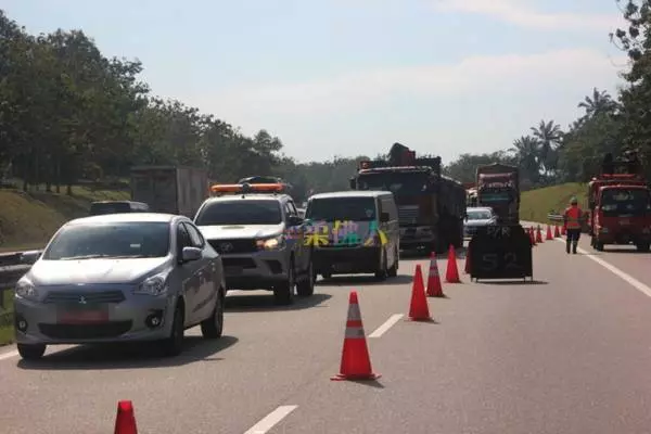 【南北大道5車連環撞】大道封路維修車速減慢,拖格撞油槽車釀禍!