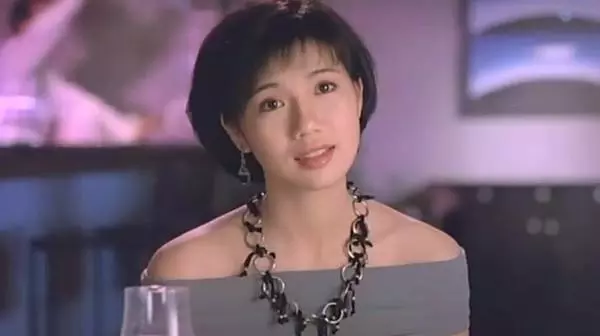 52歲關秀媚退娛樂圈13年後近照曝光,氣質不輸劉嘉玲,怪不得不混娛樂圈了!