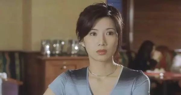 52歲關秀媚退娛樂圈13年後近照曝光,氣質不輸劉嘉玲,怪不得不混娛樂圈了!