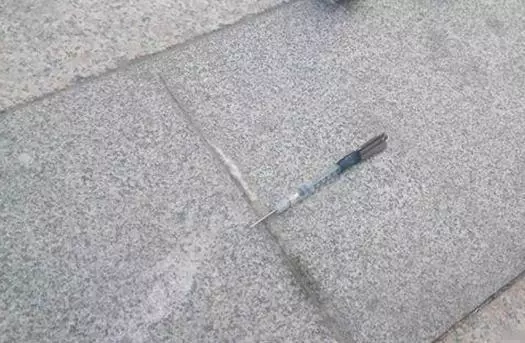 二哈偷跑公園閑逛,險些讓偷狗賊得逞,路人:法子太缺德!