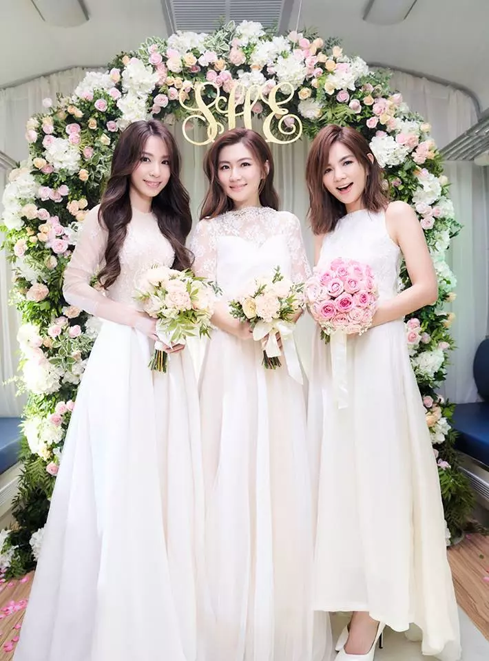 【田馥甄臉都崩壞啦!!】S.H.E新歌MV塑造17年前造型, Hebe戴假髮臉都僵了!網友: 確定是17年前造型?