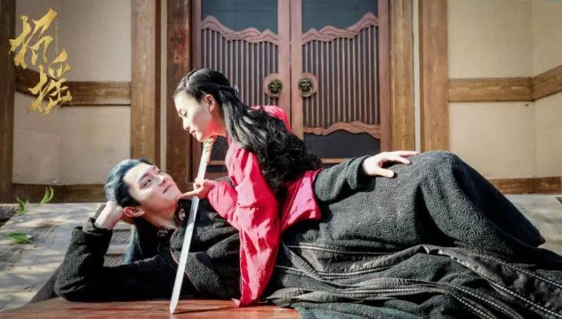 「傅恆」許凱新劇《招搖》一人分飾兩角!劇中女主角還是他的「正牌女友」!網友:比魏瓔珞美太多了!