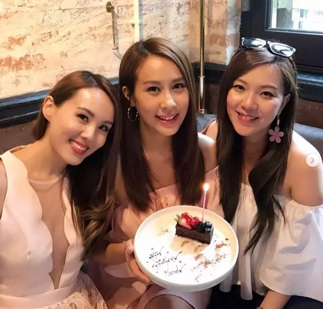 好友為朱玲玲慶祝60歲生日,踏入花甲之年依然保持凍齡!