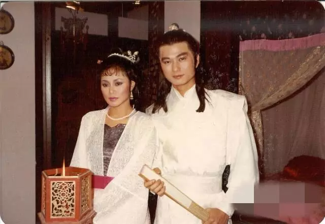 張國榮好友第一代名模鄺美寶因肺癌離世,她曾與呂良偉相愛~~~