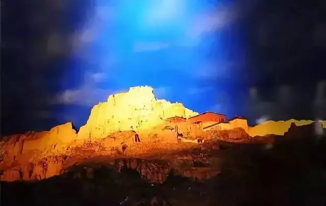 去靠近一個給你正能量的人
