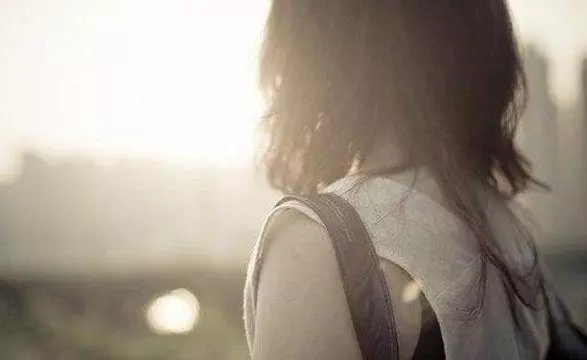 離婚一年後再婚,婚禮上卻看到前妻的身影,感慨人生不能重來
