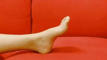 身體一旦出現這6個表現,是【血栓】的前兆,第一個表現最容易發現,別再忽視了!