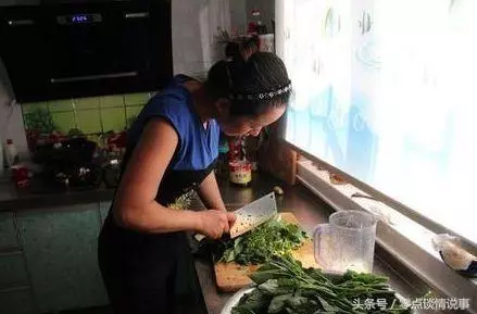 「婆婆,婚我離了,跟您兒子老死不相往來,但您得聽我說句話」