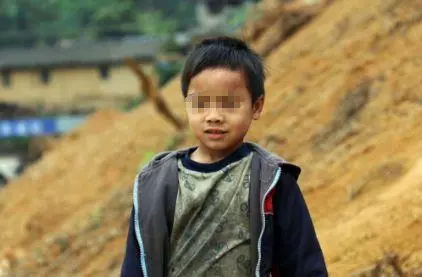 兒子失蹤我被老公拋棄,25年後參加女兒結婚,看見新郎官我愣了