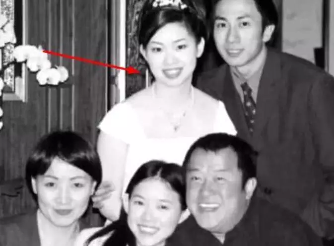 65歲曾志偉近照,兩個女兒貌若天仙,兩個兒子差距大讓人意外!