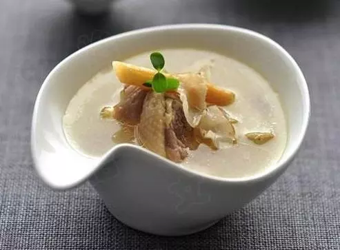 「秋天一碗湯,不用醫生幫」九月多喝這兩碗湯,防秋燥養五臟
