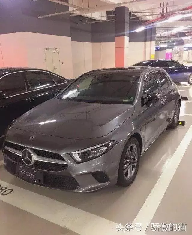 2019款奔馳換代A級現身停車場,車鑰匙逼格滿滿,奧迪A3壓力大了