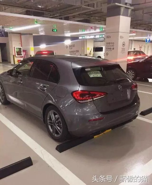 2019款奔馳換代A級現身停車場,車鑰匙逼格滿滿,奧迪A3壓力大了