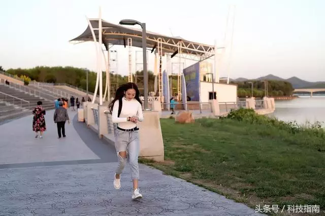 高顏值AMOLED彩屏的榮耀手環4,喜歡運動的妹子要不要來一個?
