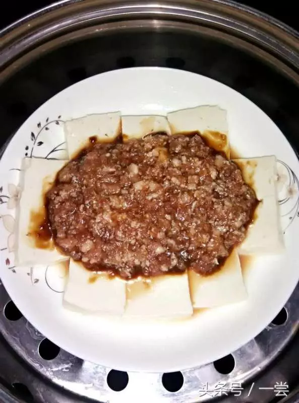 豆腐這樣蒸著吃,做法簡單,營養豐富,嘗一下軟嫩可口,人人都喜歡!