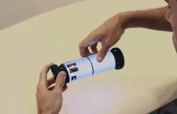 被做成了上古捲軸的手機,讓我看到了不會碎屏的未來!