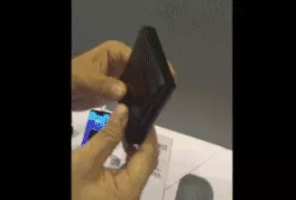 被做成了上古捲軸的手機,讓我看到了不會碎屏的未來!