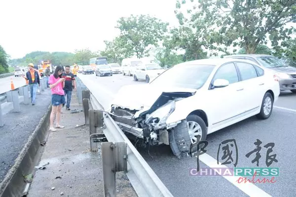 羅厘3車連環撞 15人嚇破膽