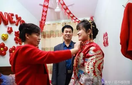 婆婆患病,兒媳照顧三年,外出買菜回來,門口聽到對話她淚如雨下