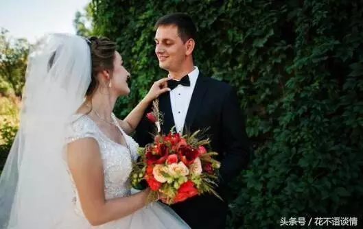 婆婆生日,我送八百紅包,做了一桌菜,聽到對話,我決定離婚