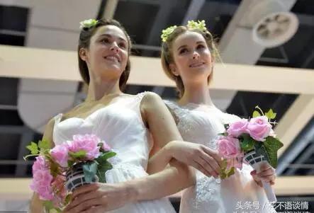 小姑子離婚後幫我帶孩子,每個月給兩千,看到朋友圈,我趕她走