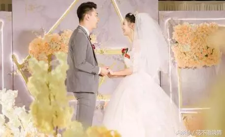 離婚三年,兒子生日男子去送籃球,兒子指了指屋內,他淚如雨下
