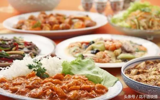 初次去見公婆,到了飯點遲遲不開飯,去廚房聽到對話,我轉身走人