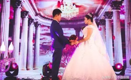 姑姑把我養大,婚禮當天沒找到她,未婚妻做了個決定,我淚如泉湧