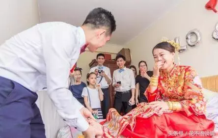 姑姑把我養大,婚禮當天沒找到她,未婚妻做了個決定,我淚如泉湧