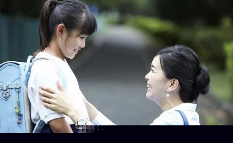 離婚後,前夫每個月給女兒三千撫養費,一天偶遇婆婆,她求我復婚