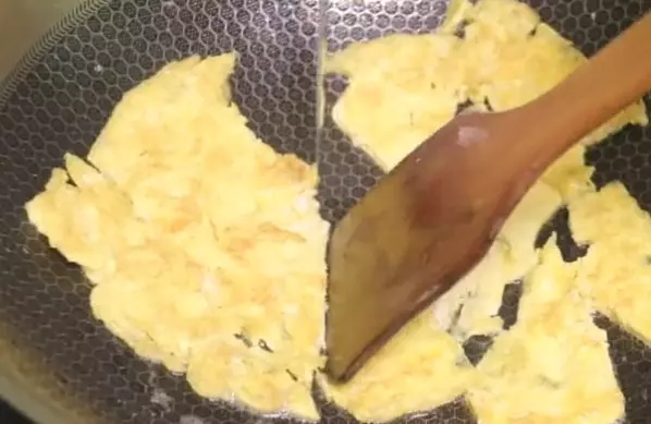 三種簡單的家常食材,10分鐘煮一大鍋湯,湯汁奶白,鮮美可口,非常適合夏天喝