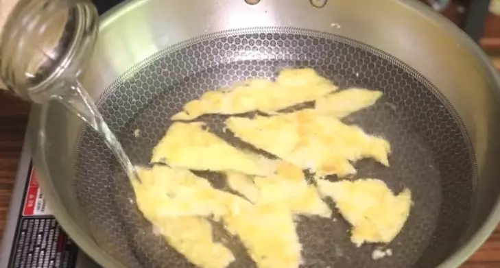 三種簡單的家常食材,10分鐘煮一大鍋湯,湯汁奶白,鮮美可口,非常適合夏天喝