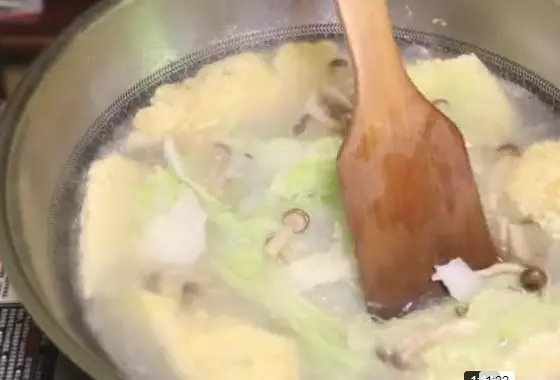三種簡單的家常食材,10分鐘煮一大鍋湯,湯汁奶白,鮮美可口,非常適合夏天喝