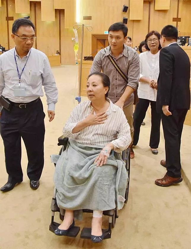 張花冠要求縣內公務員捐一日所得?網譏:不是有錢捐日本