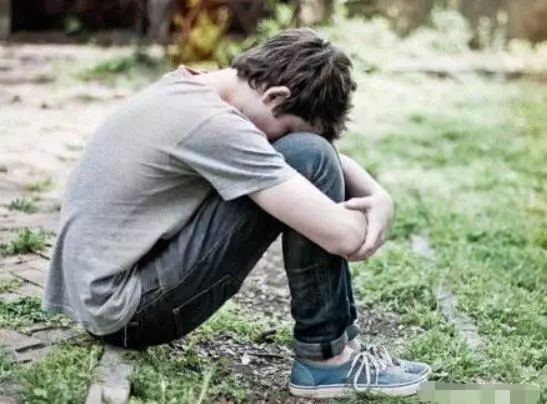 小伙追姑娘八年,她一直說星座不合,25歲生日時收到一本書哭紅眼