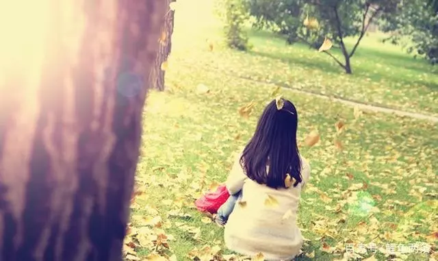 小伙追姑娘八年,她一直說星座不合,25歲生日時收到一本書哭紅眼
