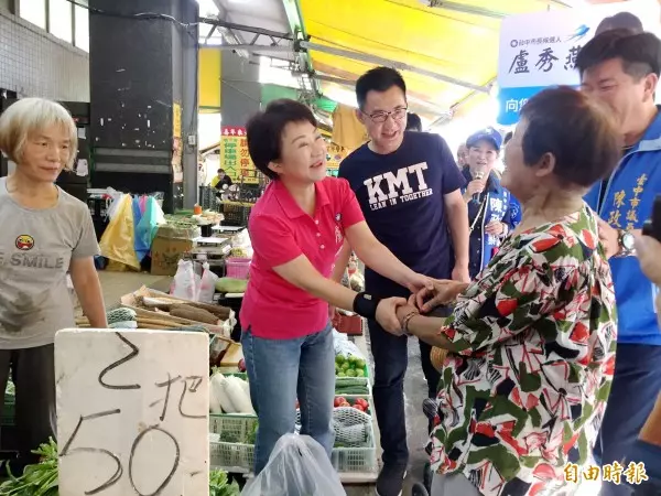 盧秀燕「回娘家」拜票 自嘲帶「兩串蕉」