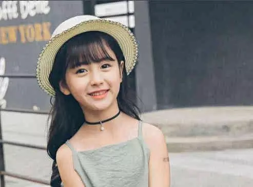 9歲小女孩「美貌驚為天人」在抖音爆紅 連身價破億CEO都忍不住直呼:想等她長大 -