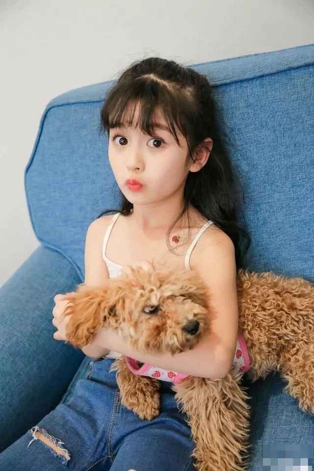 9歲小女孩「美貌驚為天人」在抖音爆紅 連身價破億CEO都忍不住直呼:想等她長大 -