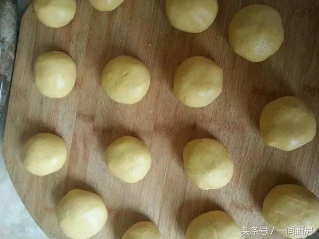 金黃的南瓜餅,簡單易做零失敗,超好吃,比蛋糕都好吃(純素)