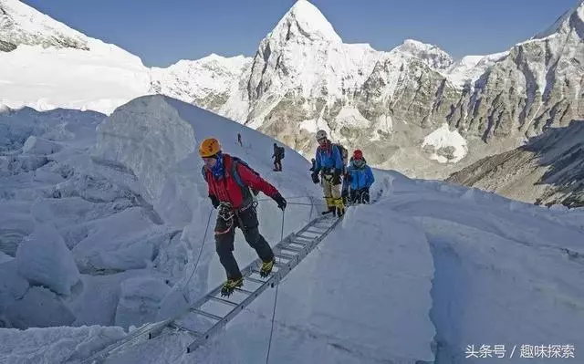 在珠穆朗瑪峰上建一條長達10000米的旅遊索道,行得通嗎?