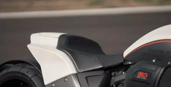 氣冷雙缸,ABS標配,高性能巡航重機車,這僅是哈雷轉型第一步!