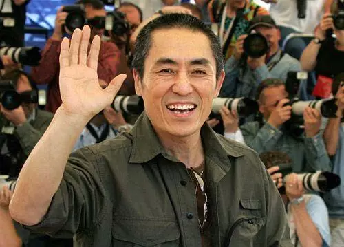 時隔26年,張藝謀首談:為何不娶廝守八年的鞏俐而選擇小31歲陳婷