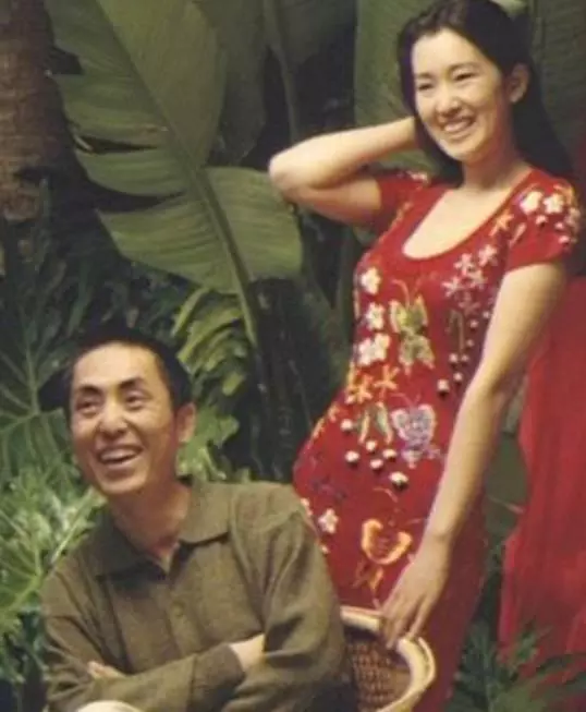 時隔26年,張藝謀首談:為何不娶廝守八年的鞏俐而選擇小31歲陳婷