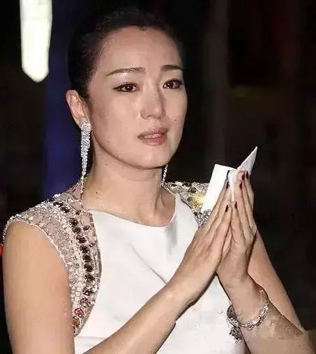 時隔26年,張藝謀首談:為何不娶廝守八年的鞏俐而選擇小31歲陳婷