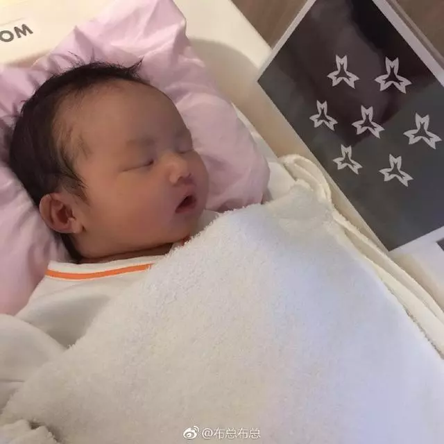 歐弟嬌妻產後妊娠紋粗壯,頭胎肚子4天恢復,二胎卻被撐無敵大!