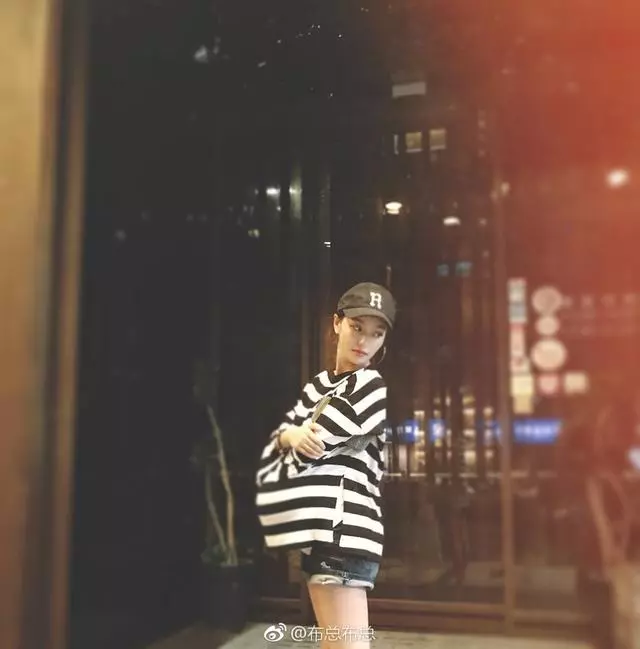 歐弟嬌妻產後妊娠紋粗壯,頭胎肚子4天恢復,二胎卻被撐無敵大!
