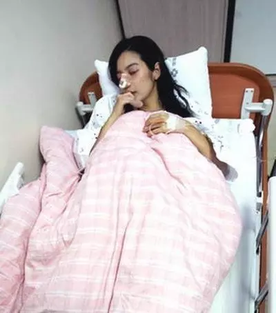她結婚13天,被丈夫砍掉手指,懷孕被踢肚子,十五周孩子被踢掉 -