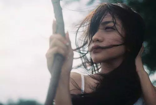 妹妹代替姐姐遠嫁 丈夫將錯就錯對她疼愛有加!三年後「寄來一物」讓姐姐悔不當初 -